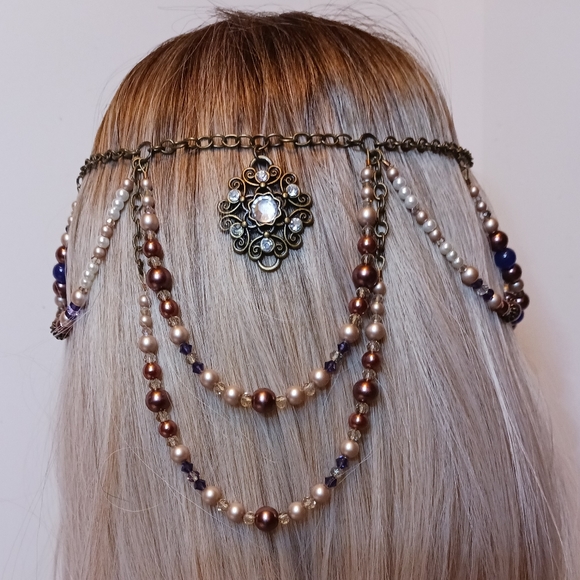 Beaded Headpiece Faux pearls and glass beads. Bronze chain crown band. - Picture 2 of 4